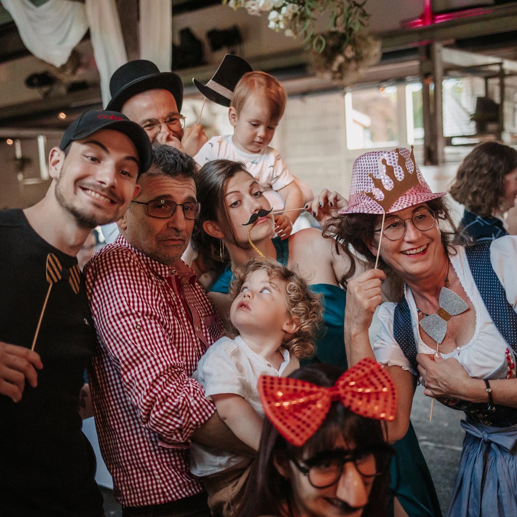 Creamore Events Dekoverleih in Stuttgart, moderne Fotobox zum mieten in BW, Fotospiegel mieten in Pforzheim,